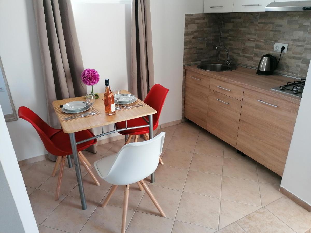 Apartments Dario Pag Town Exterior photo