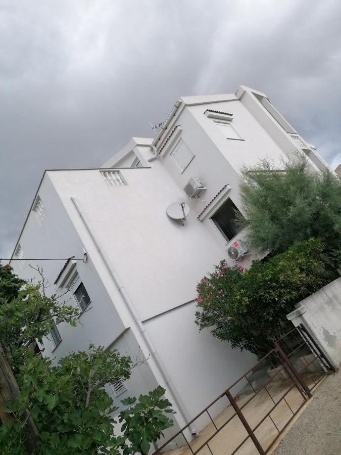 Apartments Dario Pag Town Exterior photo