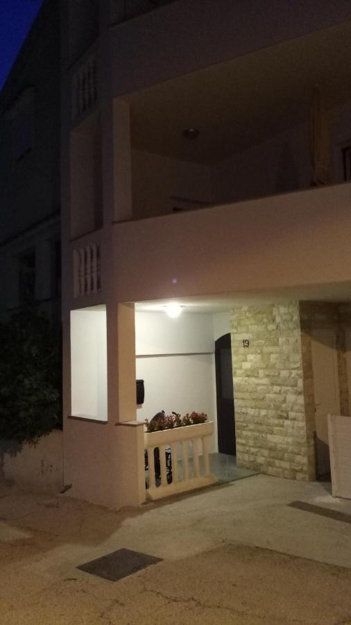 Apartments Dario Pag Town Exterior photo