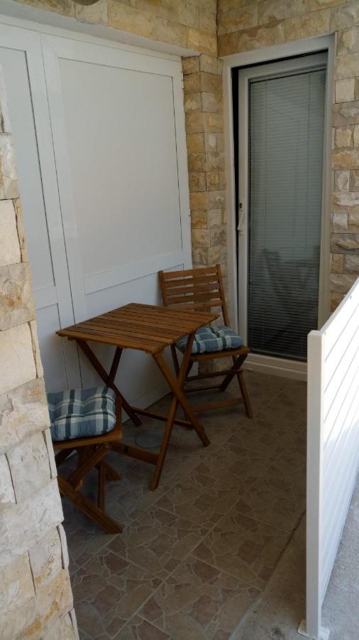 Apartments Dario Pag Town Exterior photo